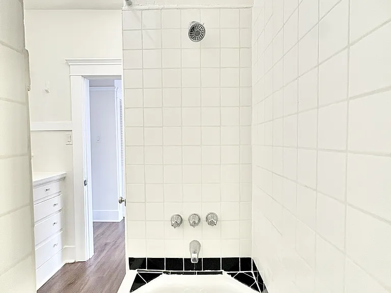 959 E Broadway #9 — Photo 9