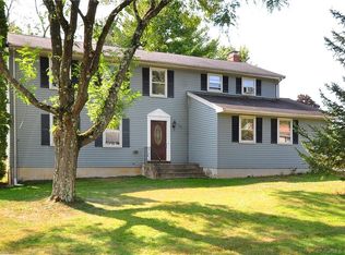 17 Penncross Dr, Windsor, CT 06095