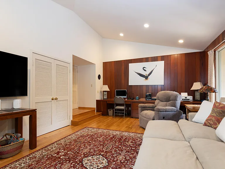 375 Las Palmas Dr — Photo 10