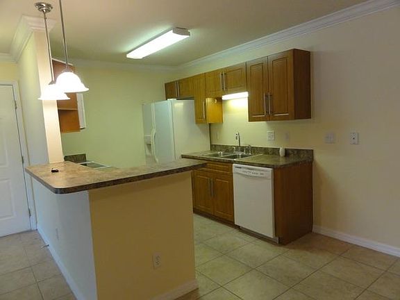 4th image of 155 N Pearl Lake 102 Cswy #102