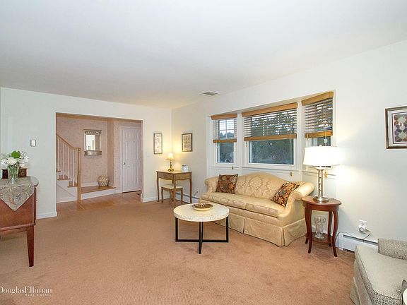 3rd image of 9 Barry Ln