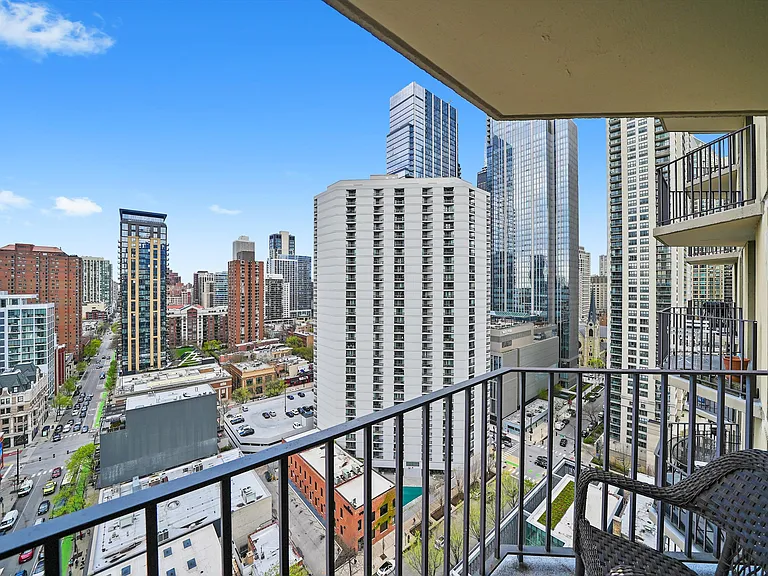 70 W Huron St #21B — Photo 17