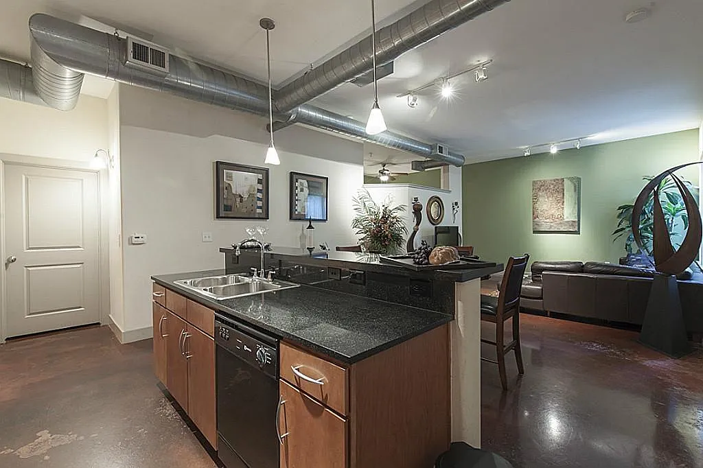 2 bed, 1342 sqft, $3,200 — Photo 4