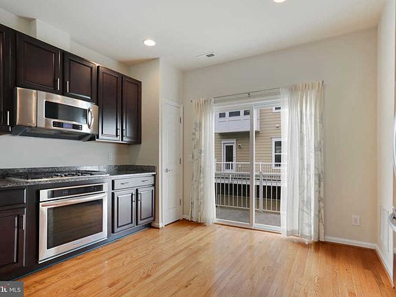 3rd image of 9609 Stockwell Ln