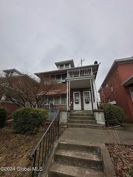 2nd image of 254 6th Avenue
