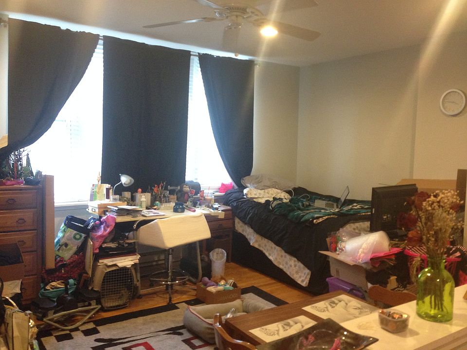 2nd image of 2052 Locust St #2R