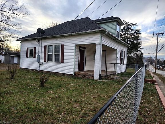 3rd image of 1414 E Green Dr
