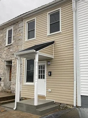 2 bed, 1.5 bath, 1000 sqft, $1,325 — Photo 1