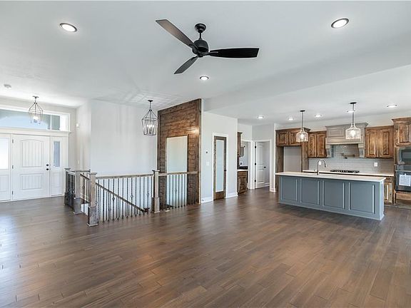 4th image of 4712 SE Reda Ct