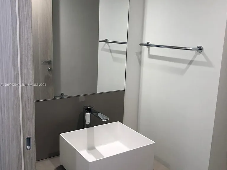 Brickell Plz — Photo 19
