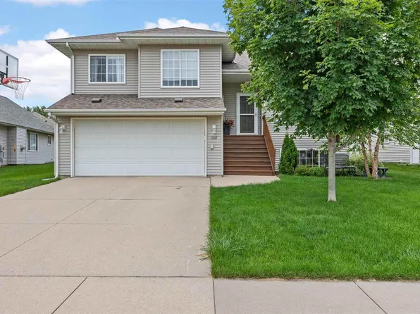 608 Randall Dr, Solon, IA 52333