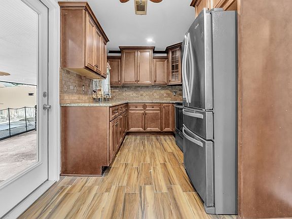 5th image of 1903 Capri Rd Lot 123