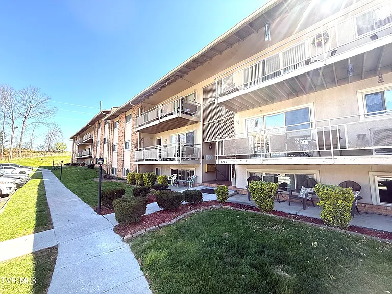 1225 Carriage Cir #203 — Photo 1