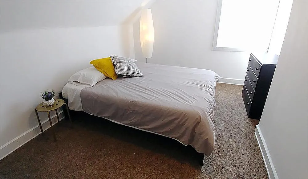 2 bed, 750 sqft, $1,400 — Photo 2