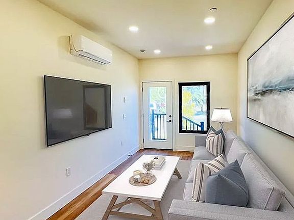 5th image of 3403 N Mountain View Dr #5077