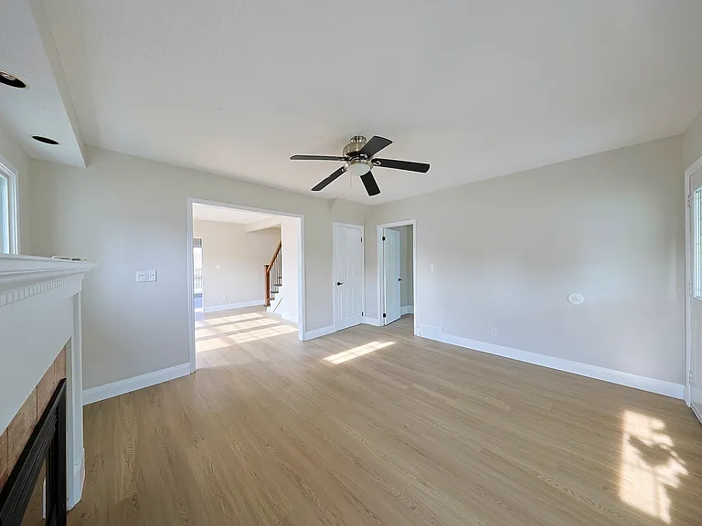 452 Nelson St — Photo 7