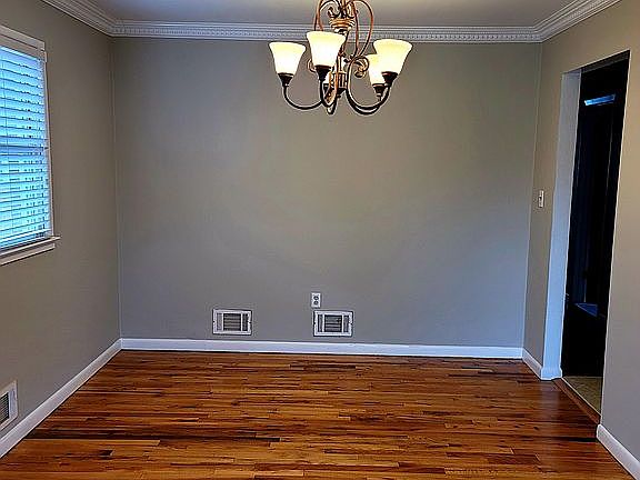 4th image of 143 Darlington Ave