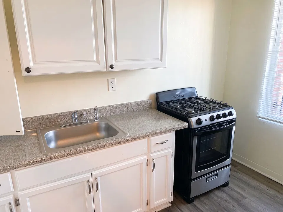 553 Stanford Ave #24A