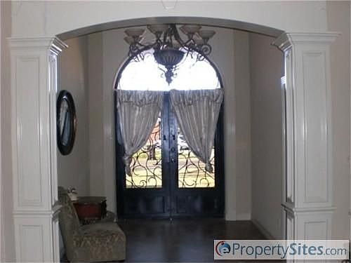 2nd image of 916 Avenue D