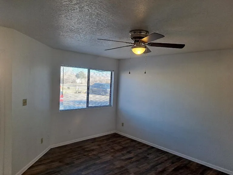 Totally Updated 2 Bedroom Apt. off Cul-de-sac in Rio Rancho — Photo 6