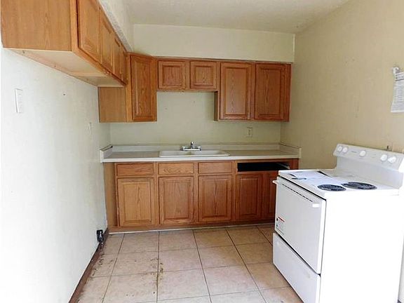 3rd image of 1031 29th St NW