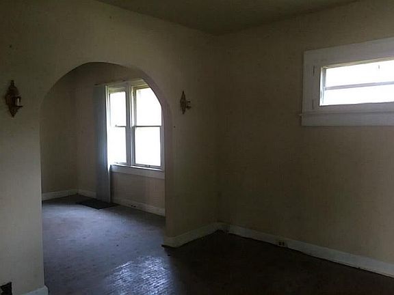 2nd image of 1515 N Chester Ave