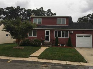 812 Brook St, West Babylon, NY 11704