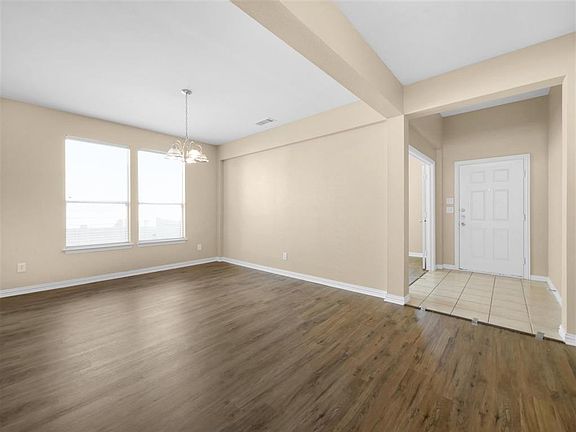 3rd image of 1421 Oakcrest Dr