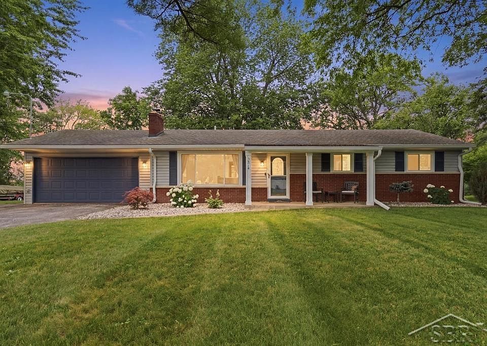 1st image of 3875 Meadow Dr