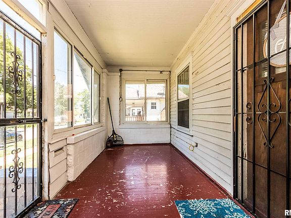 3rd image of 1320 N Machin Ave