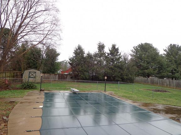3rd image of 146 Mayfield Dr