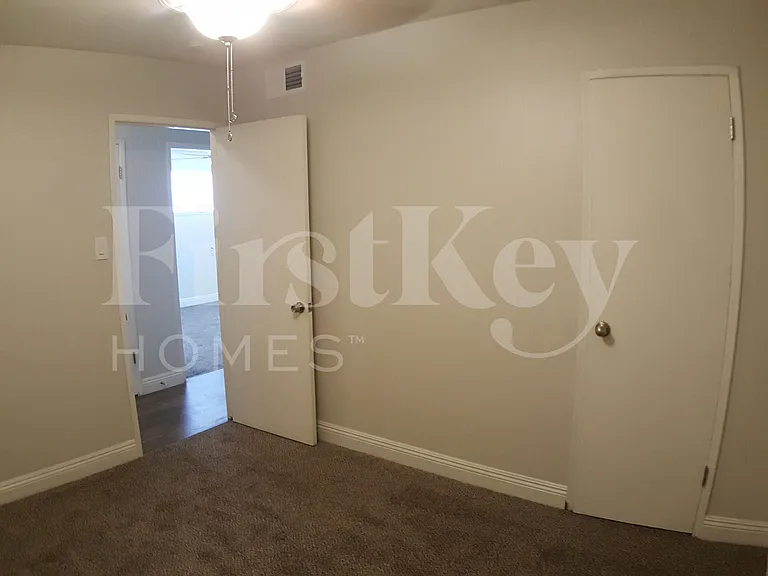 913 Date St — Photo 18