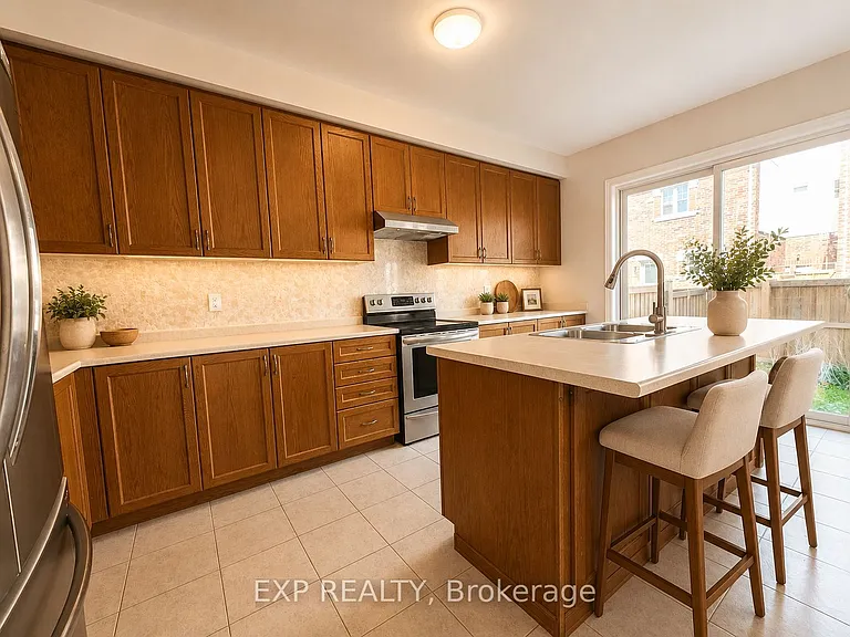 561 Settlers Rd W — Photo 6