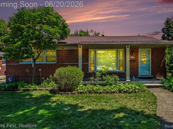 8260 Arnold St, Dearborn Heights, MI 48127
