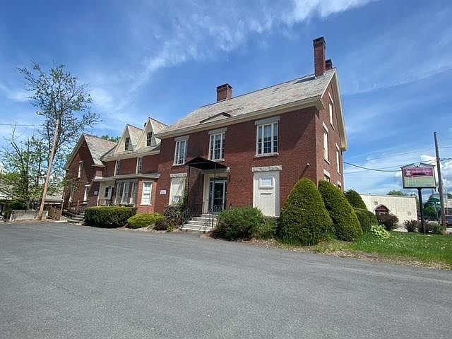 2nd image of 109 Pleasant St