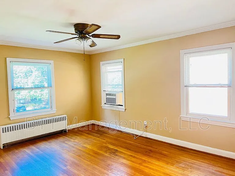 8505 Greenwood Ave #302 — Photo 3