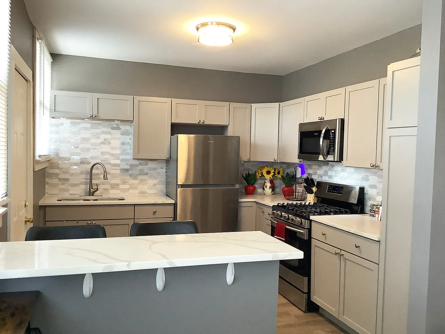 3 bed, 1125 sqft, $1,700 — Photo 3