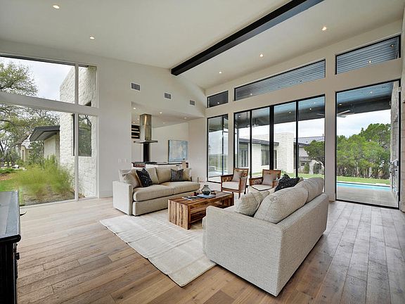 3rd image of 3709 Verano Dr