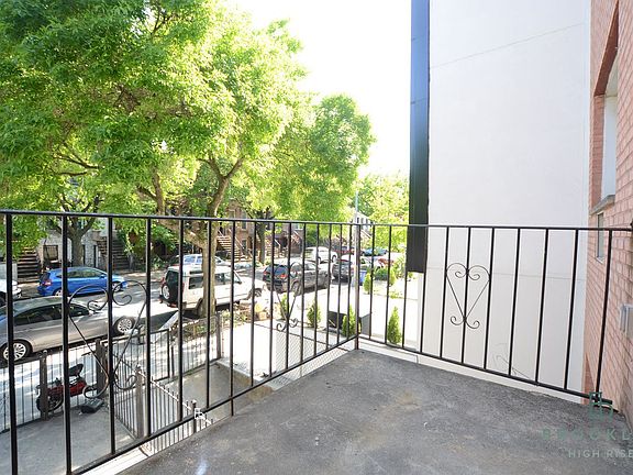 5th image of 301 Van Buren St #2