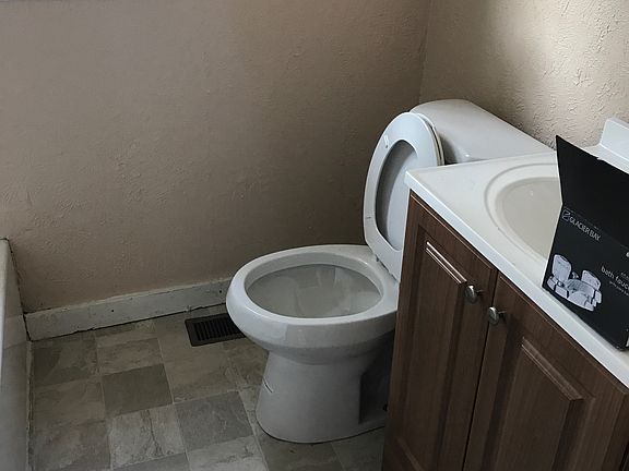 4th image of 406 Wilson Ave