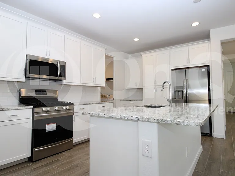 17114 W Fallen Leaf Ln — Photo 2