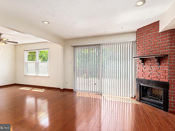 5th image of 305 Ivy Ct