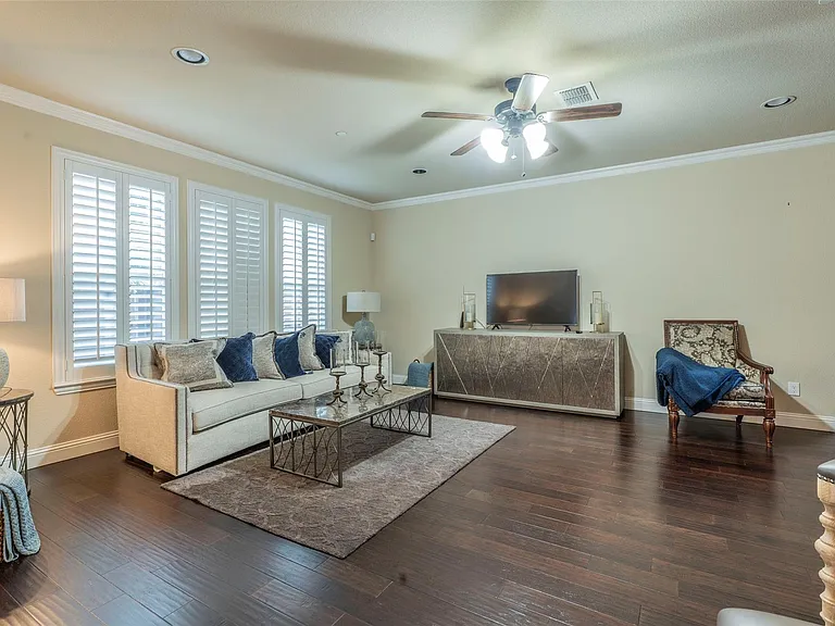 1038 Audrey Way — Photo 3