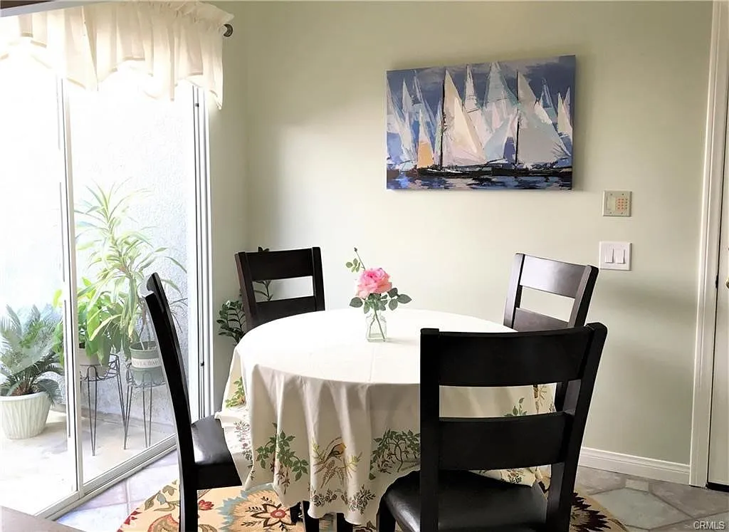 4 bed, 3.5 bath, 2607 sqft, $6,900 — Photo 3