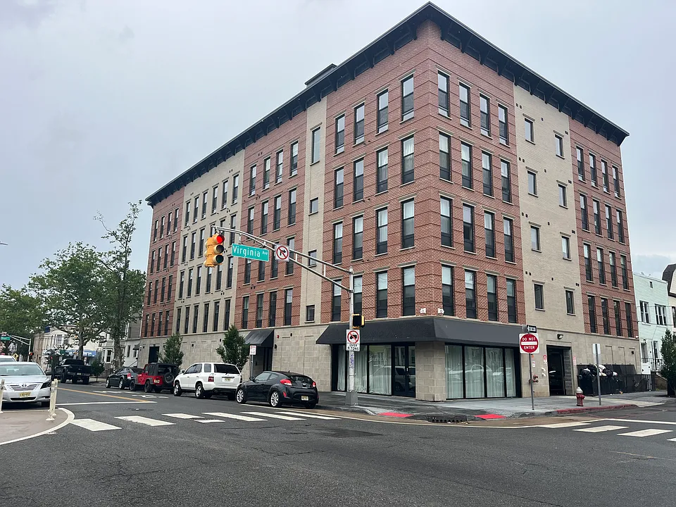 130-132 Mallory Ave #307