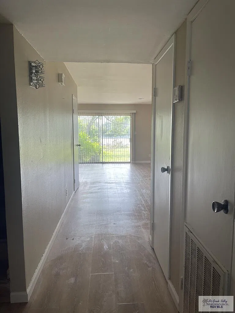 3 bed, 2.5 bath, 1474 sqft, $1,300 — Photo 3