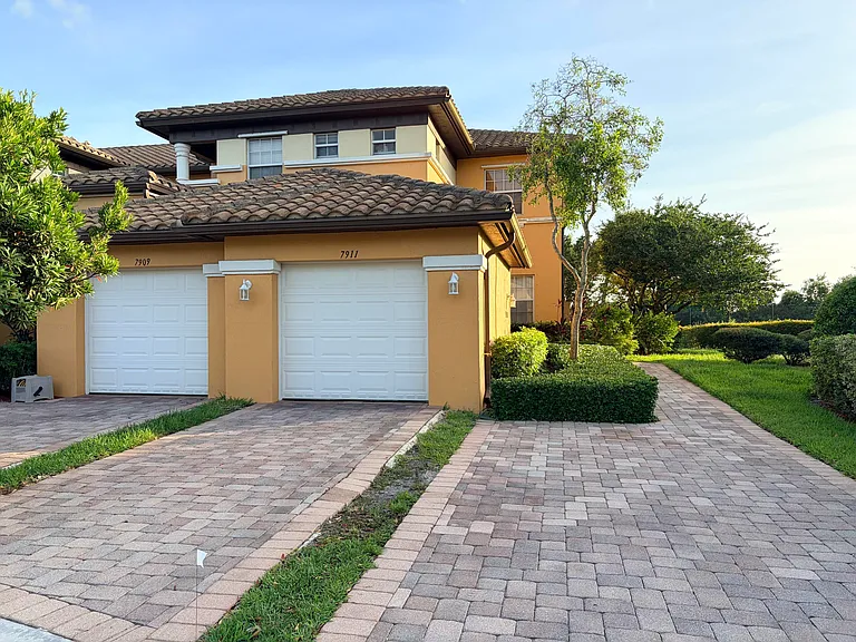 7911 NW 128th Ln #11-C — Photo 9