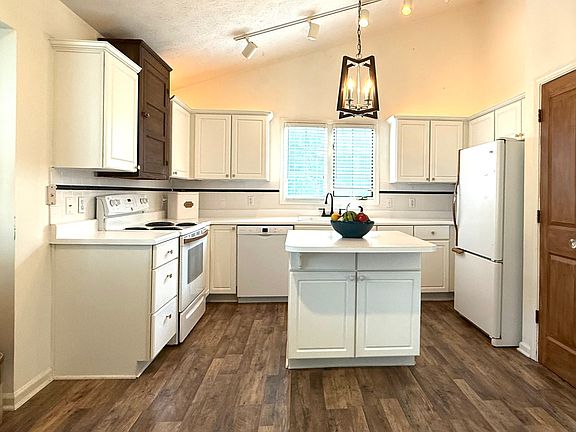 3rd image of 5258 Ashbrook Dr