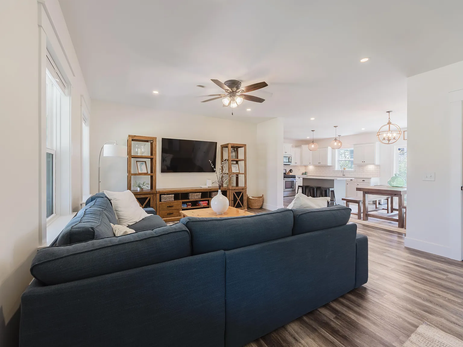 4 bed, 2070 sqft, $2,300 — Photo 4