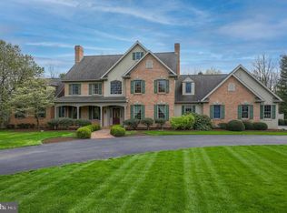 221 Silverwood Dr, Lititz, PA 17543